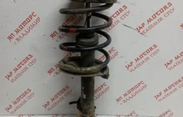 Амортизатор передний левый для Nissan X-Trail 2004 года на фотографиях