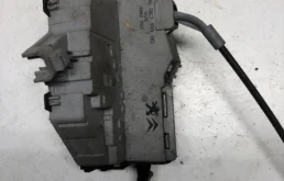 Уплотнитель передней правой двери для Citroen C4 2010 года на фотографиях