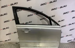 Дверь передняя правая для Volvo S40 1996 года на фотографиях