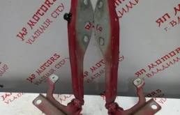 Петля капота левая для Volvo S40 на фотографиях