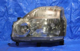 Фара левая для Nissan X-Trail 2005 года на фотографиях