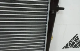 Радиатор охлаждения ДВС для Hyundai Tucson 2005 года на фотографиях