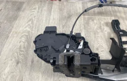 Замок двери задней правой для Ford Galaxy на фотографиях