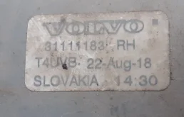 Противотуманка (ПТФ) передняя левая для Volvo XC90 2006 года на фотографиях