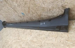 Накладка порога правая для Toyota Land Cruiser 2008 года на фотографиях