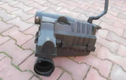 Корпус воздушного фильтра для Volkswagen Tiguan 2014 года на фотографиях