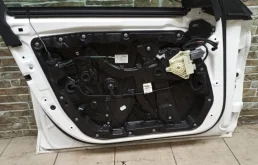 Дверь передняя левая для Mercedes-Benz C class 2013 года на фотографиях