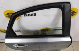 Дверь задняя правая для Volvo S40 2005 года на фотографиях