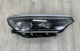 Фара ксенон левая для Volkswagen Passat 2015 года на фотографиях