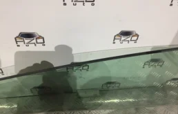 Стекло двери переднее левое для Volkswagen Passat 2005 года на фотографиях