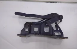 Крепление петли капота для Hyundai Tucson на фотографиях