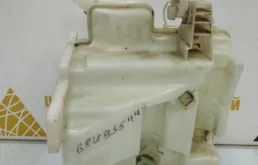 Бачок стеклоомывателя передний для Volkswagen Polo 2017 года на фотографиях