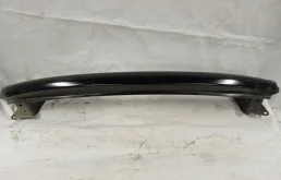 Усилитель заднего бампера для Skoda Octavia 2009 года на фотографиях