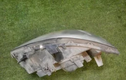 Фара левая для Mercedes-Benz Vito 2005 года на фотографиях