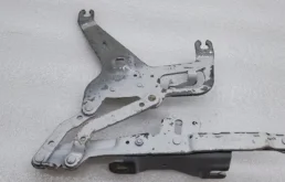 Петля капота левая для BMW X5 на фотографиях