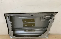 Дверь передняя правая для Volkswagen Touareg 2009 года на фотографиях