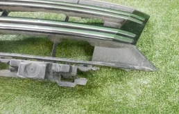 Решетка переднего бампера для Volkswagen Tiguan 2008 года на фотографиях