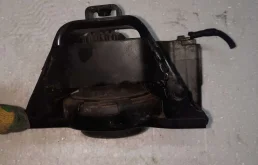 Опора двигателя задняя правая верхняя для Nissan Qashqai 2012 года на фотографиях