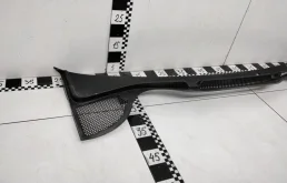 Жабо правое для Volkswagen Polo 2013 года на фотографиях