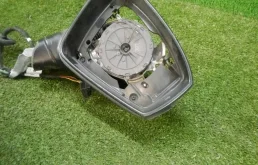 Зеркало боковое правое для Volkswagen Tiguan 2016 года на фотографиях