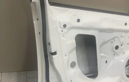 Дверь передняя левая для Audi A4 2011 года на фотографиях