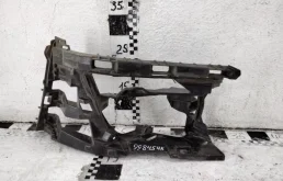 Кронштейн заднего бампера левый для Volkswagen Polo 2016 года на фотографиях