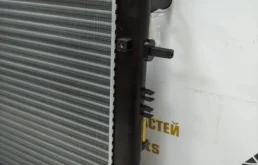 Радиатор охлаждения ДВС для Hyundai Tucson 2005 года на фотографиях