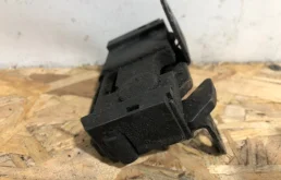 Фиксатор стойки капота для Mercedes-Benz GLK class на фотографиях