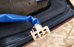 Фонарь внутренний левый для Toyota Land Cruiser 2008 года на фотографиях