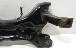 Подрамник двигателя для Volkswagen Polo 2010 года на фотографиях