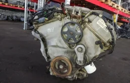 Двигатель для Mazda MPV 1999 года на фотографиях