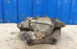 Суппорт передний правый для Audi A4 на фотографиях