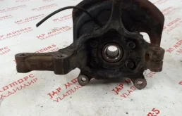 Кулак поворотный правый для Nissan X-Trail 2012 года на фотографиях