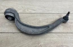 Рычаг передний правый нижний для Audi A6 на фотографиях