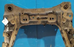 Подрамник двигателя для Nissan X-Trail 2011 года на фотографиях