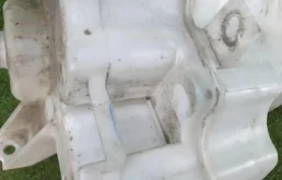 Бачок стеклоомывателя передний для Toyota RAV4 2019 года на фотографиях