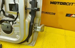 Дверь передняя правая для Mercedes-Benz M class 2001 года на фотографиях