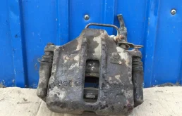 Суппорт передний правый для Audi A4 на фотографиях