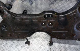 Подрамник двигателя для Suzuki SX4 2008 года на фотографиях