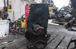 Двигатель без навесного для Opel Astra 1996 года на фотографиях