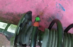 Амортизатор передний правый для Volkswagen Tiguan 2012 года на фотографиях