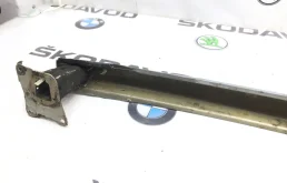 Усилитель заднего бампера для Skoda Octavia 2009 года на фотографиях