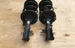 Амортизатор передний левый для Nissan Teana 2004 года на фотографиях