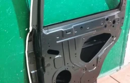 Дверь задняя правая для Ford Explorer 2013 года на фотографиях