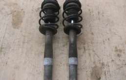 Амортизатор передний правый для BMW 5er 2010 года на фотографиях