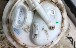 Топливный насос для Volkswagen Passat 2012 года на фотографиях