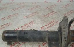 Амортизатор передний правый для Volkswagen Tiguan 2014 года на фотографиях