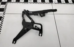 Петля капота правая для BMW X5 на фотографиях