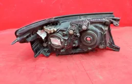 Фара левая для Toyota Land Cruiser 2010 года на фотографиях