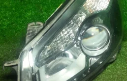 Фара ксенон левая для Nissan Qashqai 2008 года на фотографиях